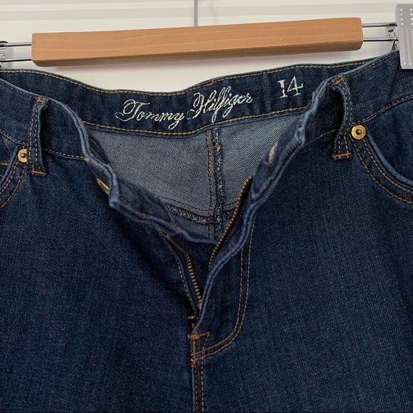Tommy Hilfiger - Cropped Dark Wash Jeans - Size 14 - Picture 5 of 12